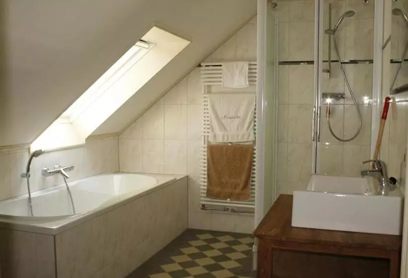 ベッドアンドブレックファースト T Ossenschot