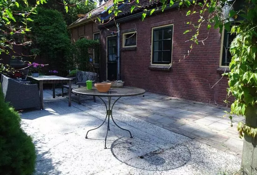 ベッドアンドブレックファースト T Ossenschot