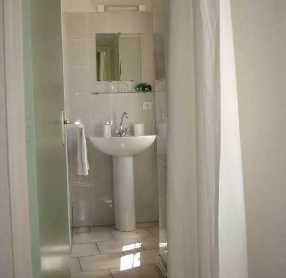 ベッドアンドブレックファースト La Fontaine   Chambres D Hôtes