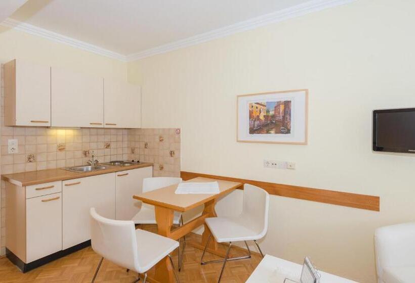 بنسيون Landhaus Tritscher