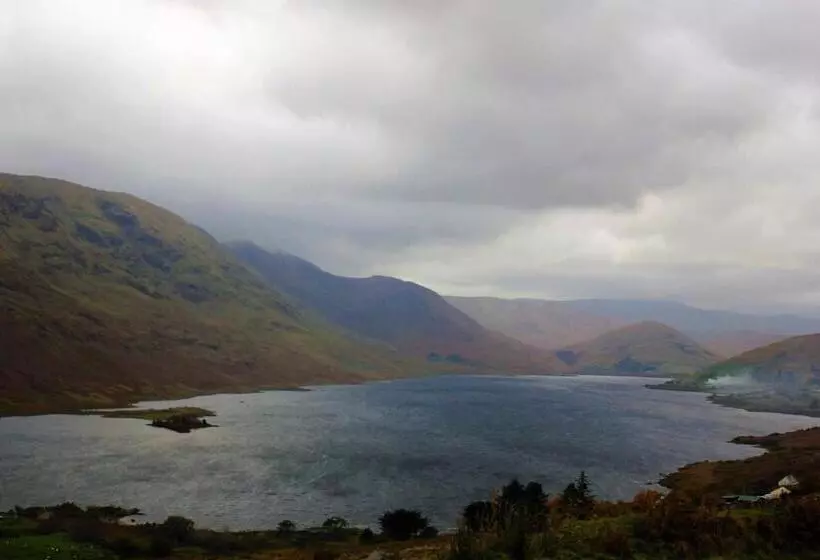 تختخواب و صبحانه Clifden Bay Lodge