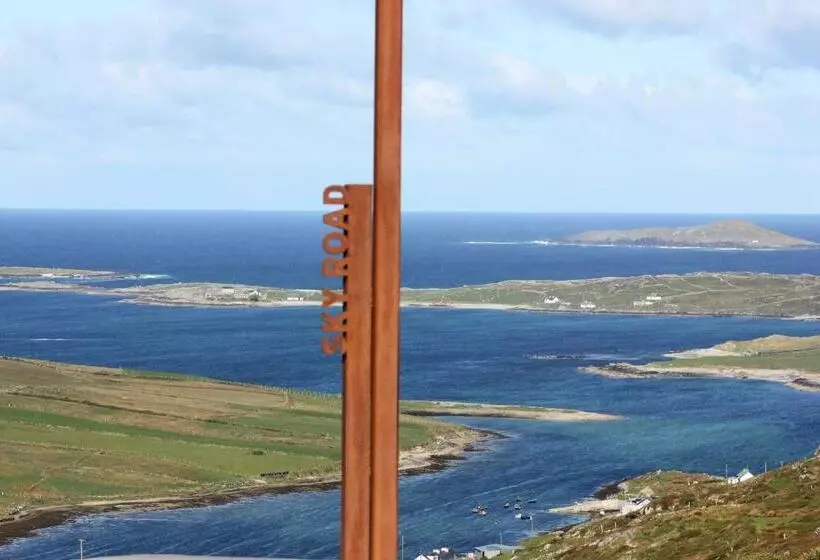 تختخواب و صبحانه Clifden Bay Lodge