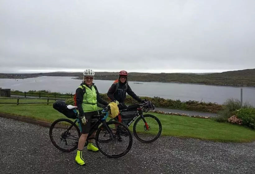 تختخواب و صبحانه Clifden Bay Lodge