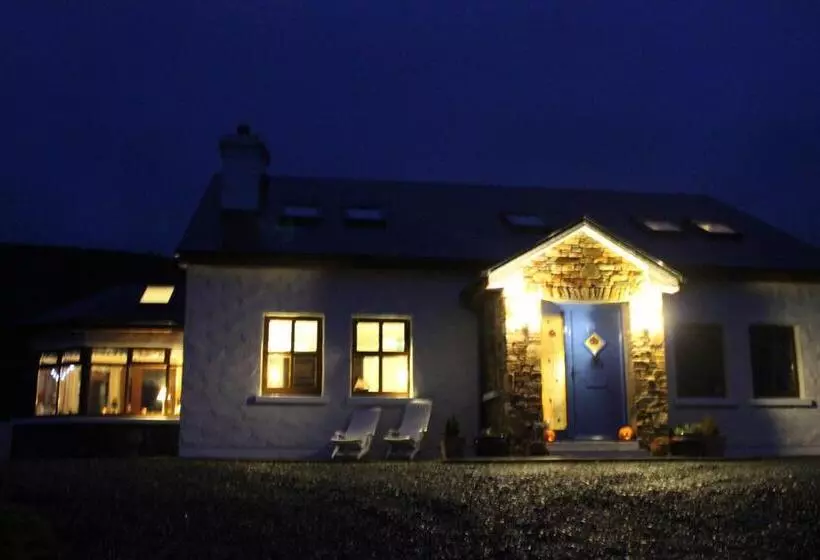 تختخواب و صبحانه Clifden Bay Lodge