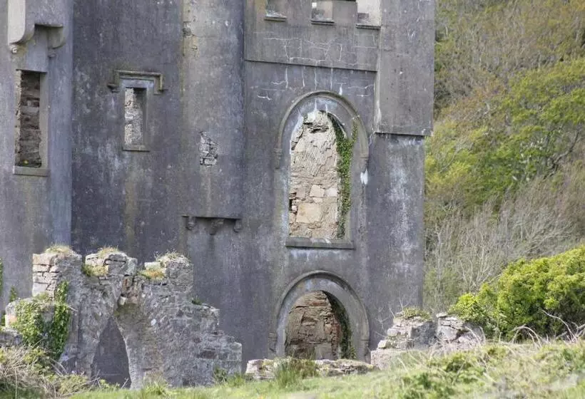 تختخواب و صبحانه Clifden Bay Lodge