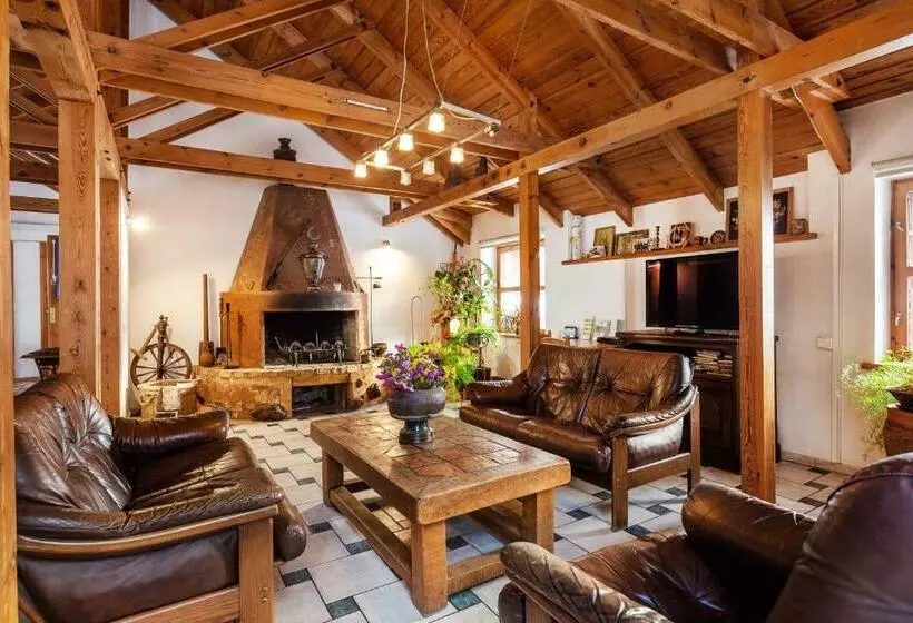 تختخواب و صبحانه House Of Sun