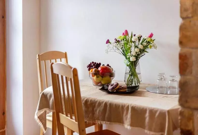 تختخواب و صبحانه House Of Sun