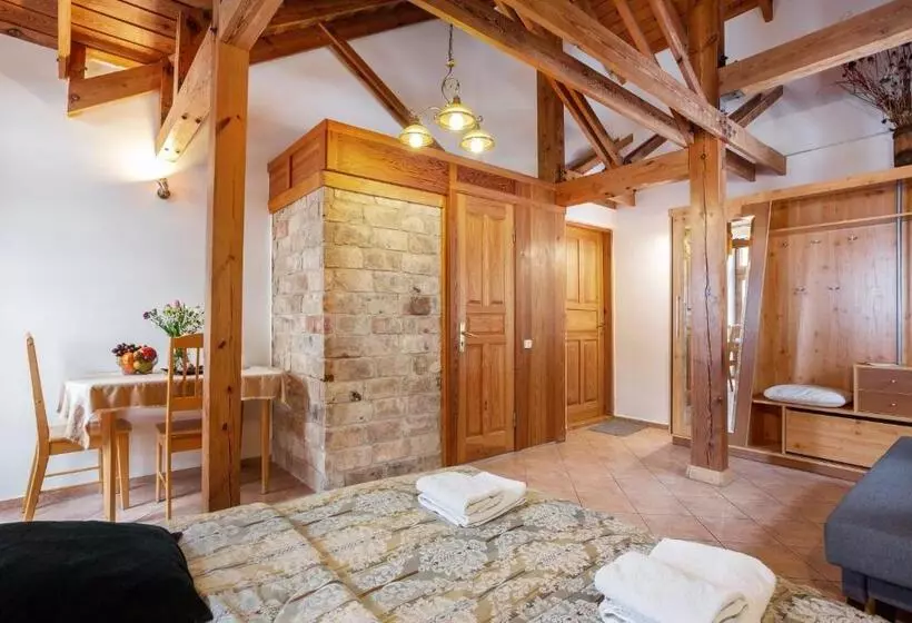 تختخواب و صبحانه House Of Sun