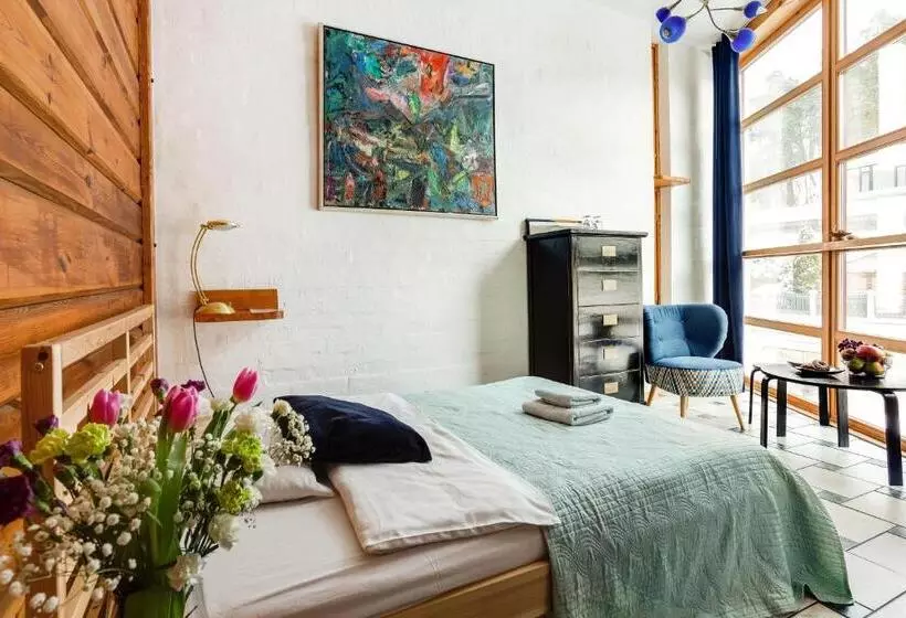 تختخواب و صبحانه House Of Sun