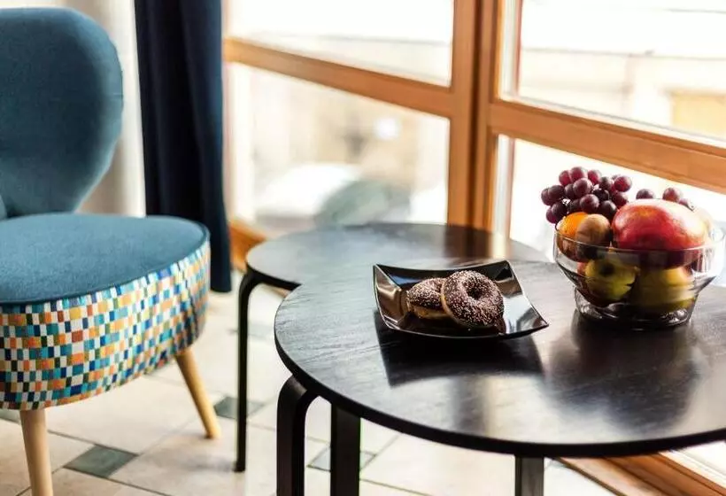 تختخواب و صبحانه House Of Sun