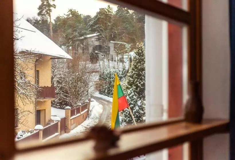 تختخواب و صبحانه House Of Sun