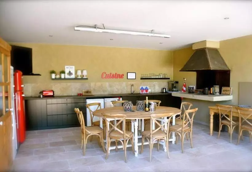 ベッドアンドブレックファースト Une Sieste En Luberon