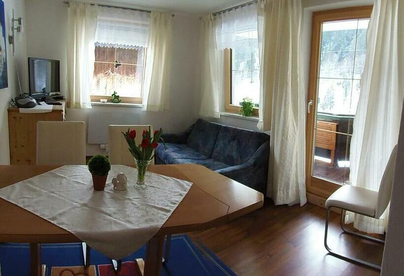 ホテル Schattaugut