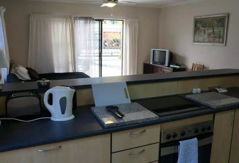 Kennington Palms B&b/self Catering
