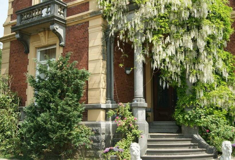 بنسيون Chateau Neufays