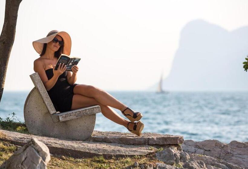 هتل Villa Tempesta