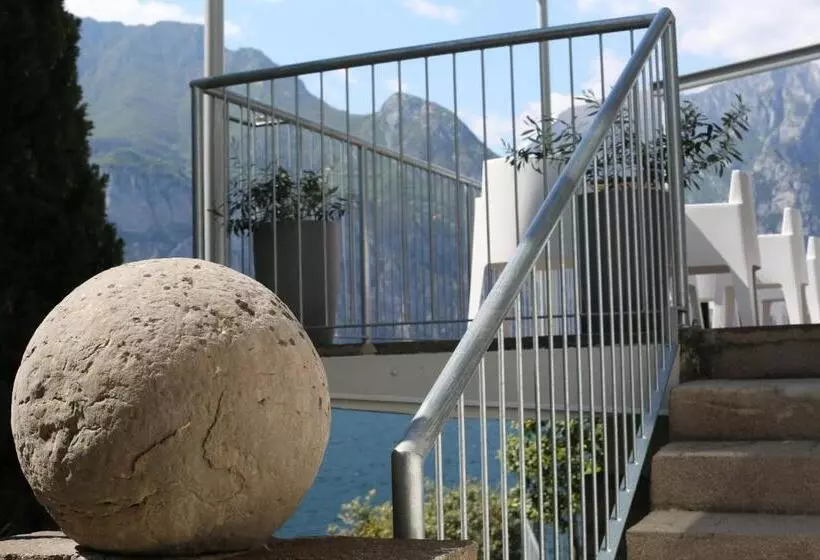 هتل Villa Tempesta