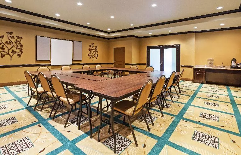 Holiday Inn Express Hotel & Suites Victoria By Ihg