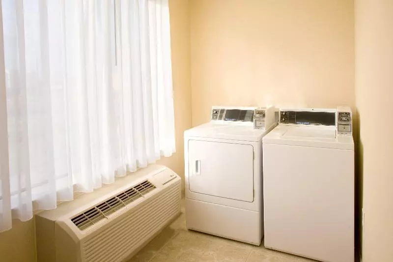 Holiday Inn Express Hotel & Suites Victoria By Ihg