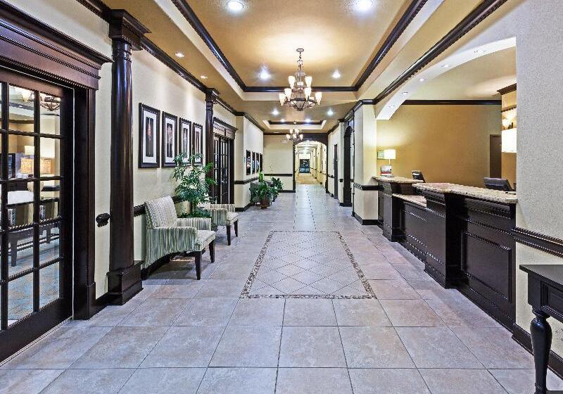 Holiday Inn Express Hotel & Suites Victoria By Ihg