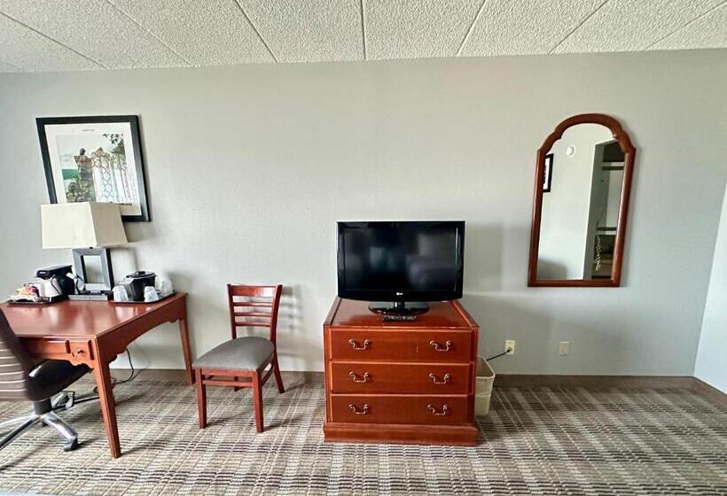 فندق Americinn & Suites By Wyndham Baraboo Event Center