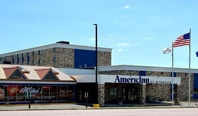فندق Americinn & Suites By Wyndham Baraboo Event Center