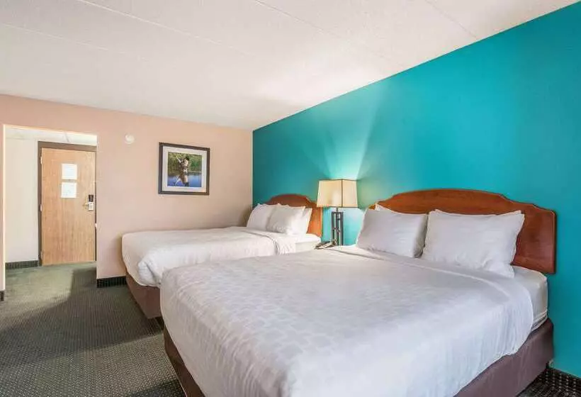 Отель Americinn & Suites By Wyndham Baraboo Event Center