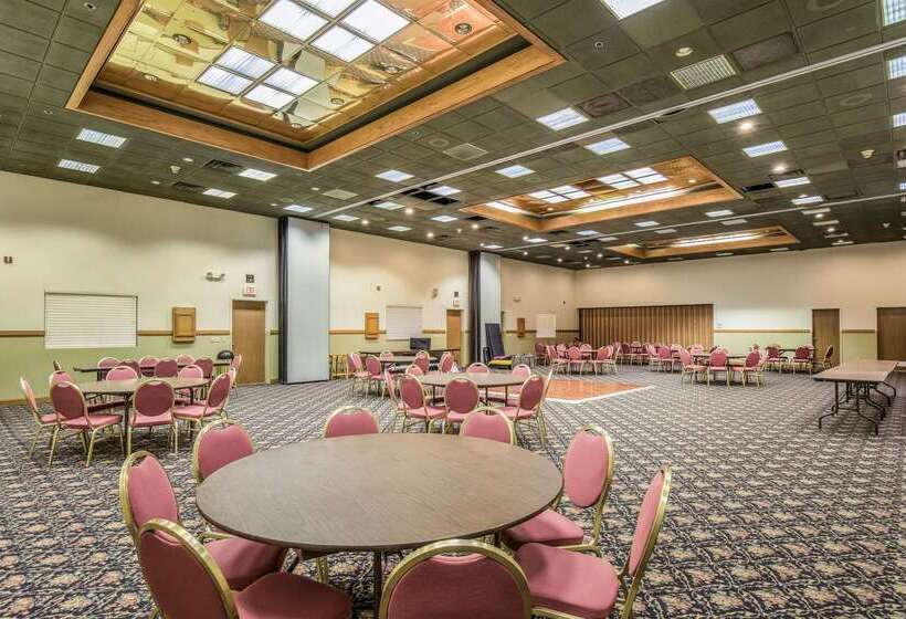 فندق Americinn & Suites By Wyndham Baraboo Event Center