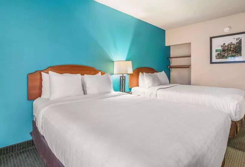 Отель Americinn & Suites By Wyndham Baraboo Event Center