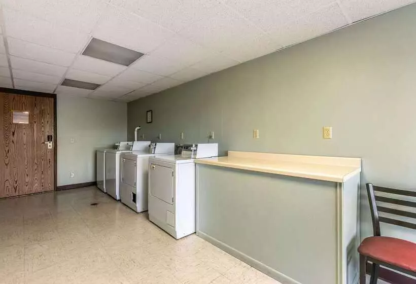 Отель Americinn & Suites By Wyndham Baraboo Event Center