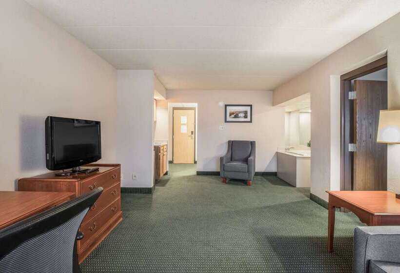 فندق Americinn & Suites By Wyndham Baraboo Event Center