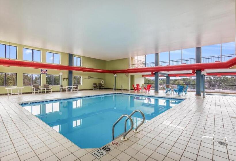 فندق Americinn & Suites By Wyndham Baraboo Event Center