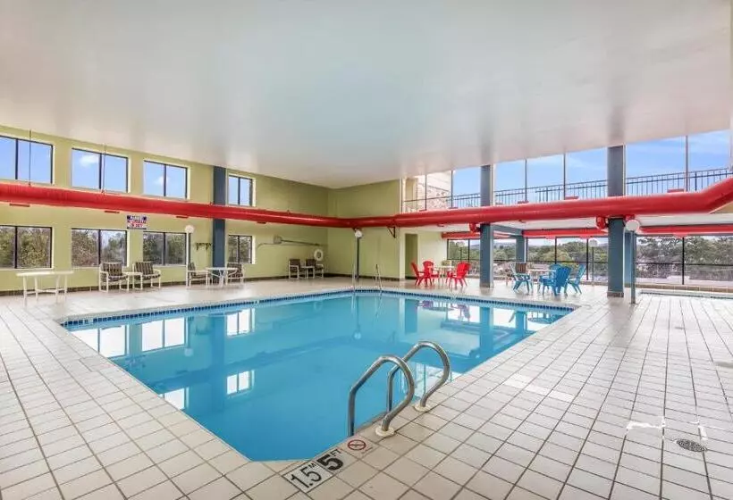 Отель Americinn & Suites By Wyndham Baraboo Event Center