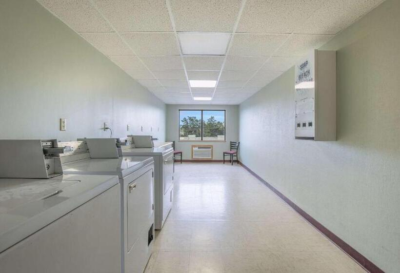 فندق Americinn & Suites By Wyndham Baraboo Event Center