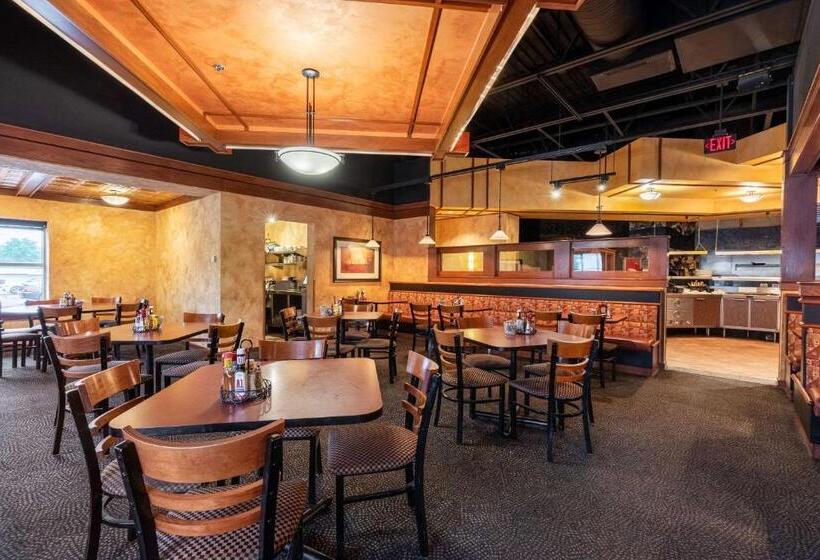 فندق Americinn & Suites By Wyndham Baraboo Event Center