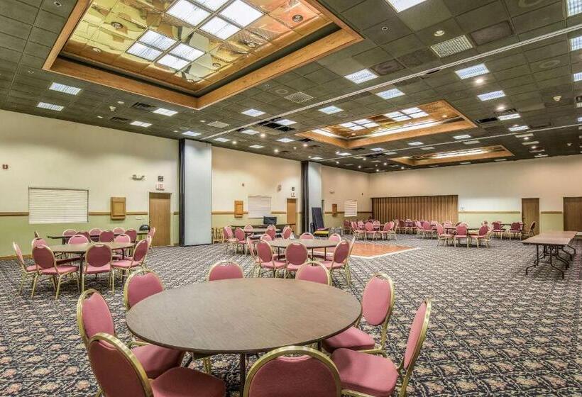 فندق Americinn & Suites By Wyndham Baraboo Event Center