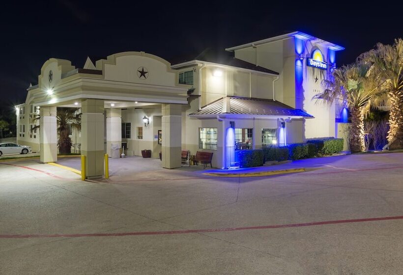 هتل Days Inn By Wyndham Arlington