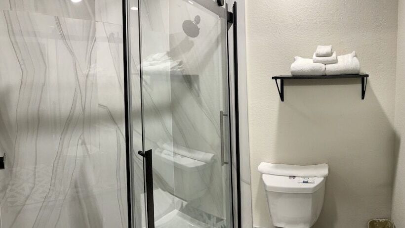 هتل Days Inn By Wyndham Arlington