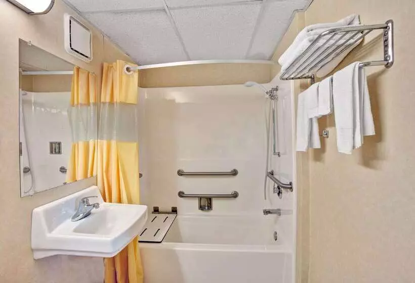 ホテル Days Inn By Wyndham Louisville Airport Fair And Expo Center