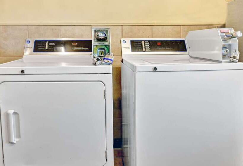 فندق Days Inn By Wyndham Louisville Airport Fair And Expo Center