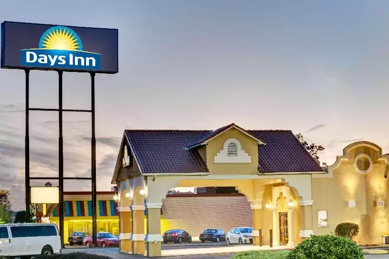 ホテル Days Inn By Wyndham Louisville Airport Fair And Expo Center