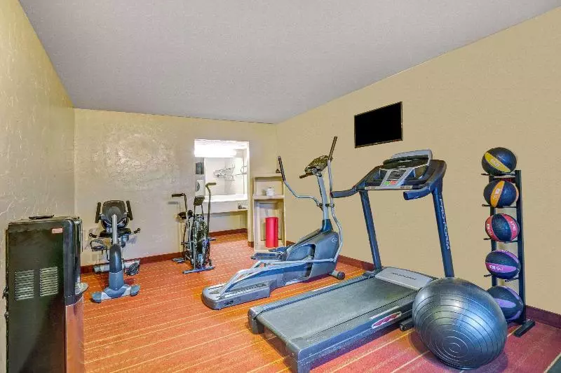 ホテル Days Inn By Wyndham Louisville Airport Fair And Expo Center