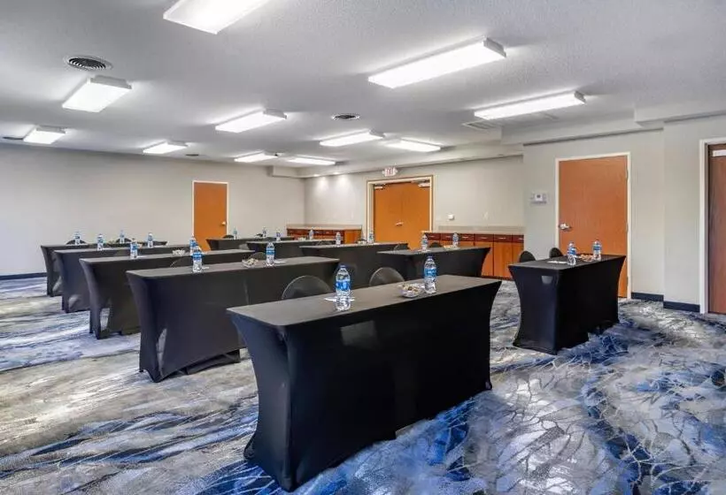 فندق Fairfield Inn & Suites Cherokee