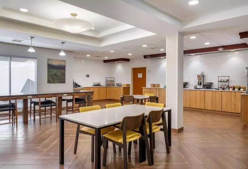 فندق Fairfield Inn & Suites Cherokee