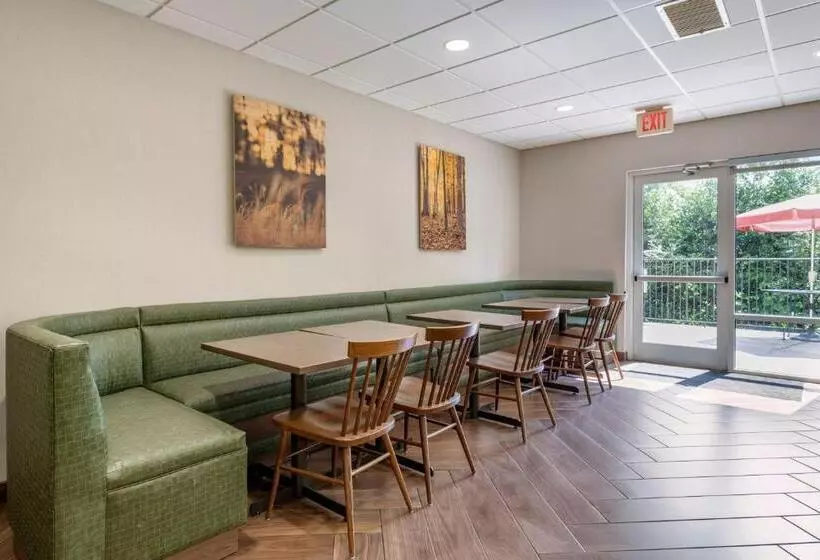 فندق Fairfield Inn & Suites Cherokee