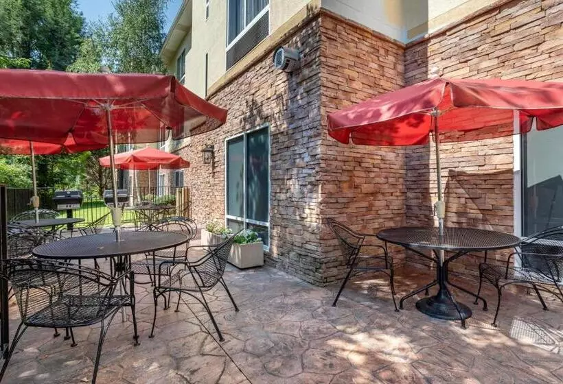 فندق Fairfield Inn & Suites Cherokee