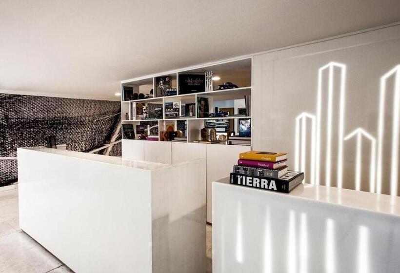 Отель Fiesta Inn Express Naucalpan