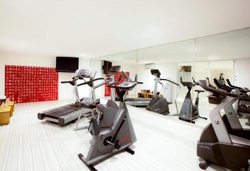 Отель Fiesta Inn Express Naucalpan