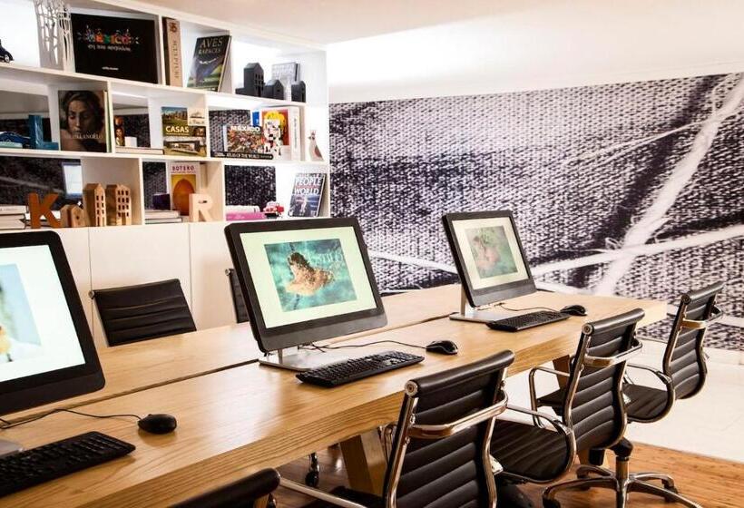 Отель Fiesta Inn Express Naucalpan