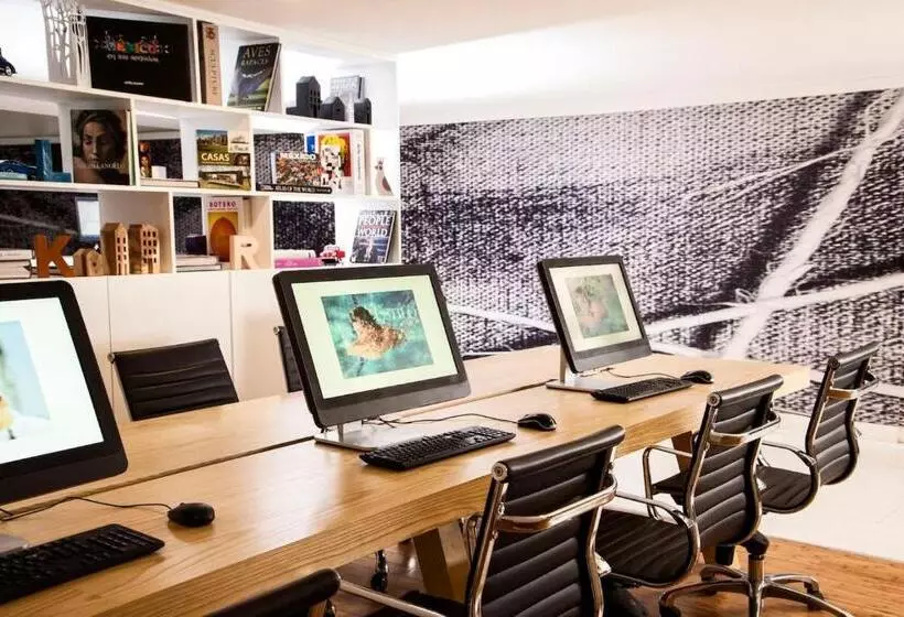 Отель Fiesta Inn Express Naucalpan